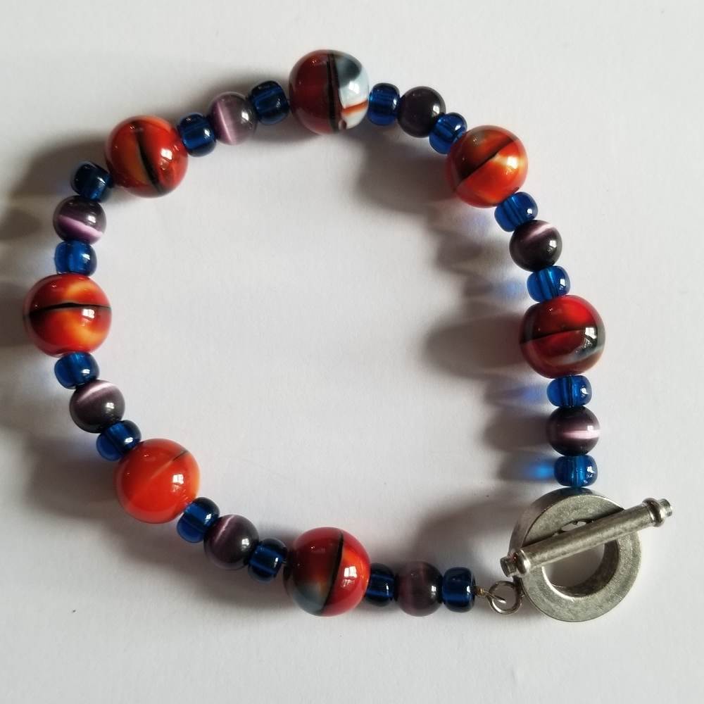 Handmade beaded bracelet red blue purple cats eye glass silver tone toggle